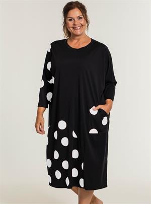 Gozzip Black - Marita Kjole i Sort med Hvide Bomber, XL-54/56